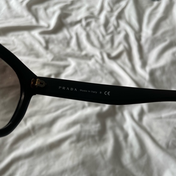 Prada sunnies - Picture 3 of 3